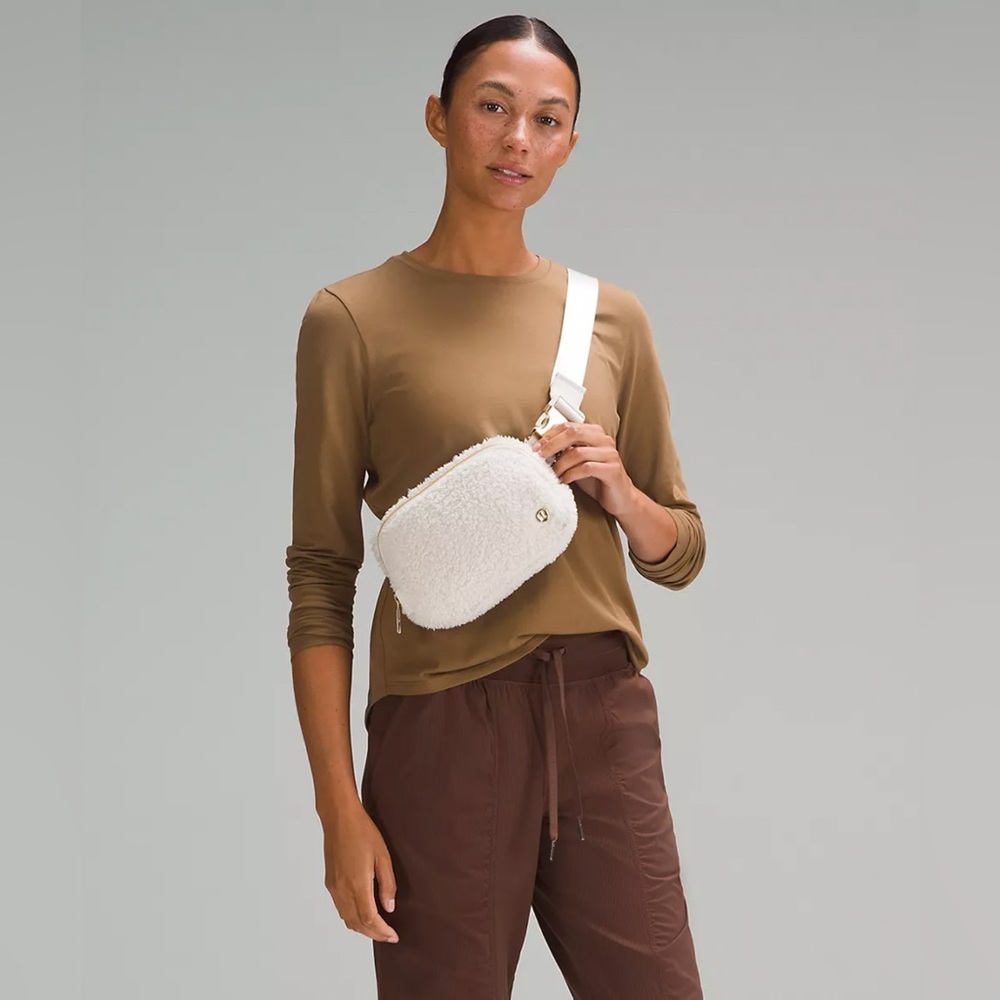 Lululemon Everywhere Fleece Belt Bag in White Opal/Gold